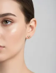 ویژگی‌ها گوشواره طرح قلب گره‌ای زنانه نگین دار