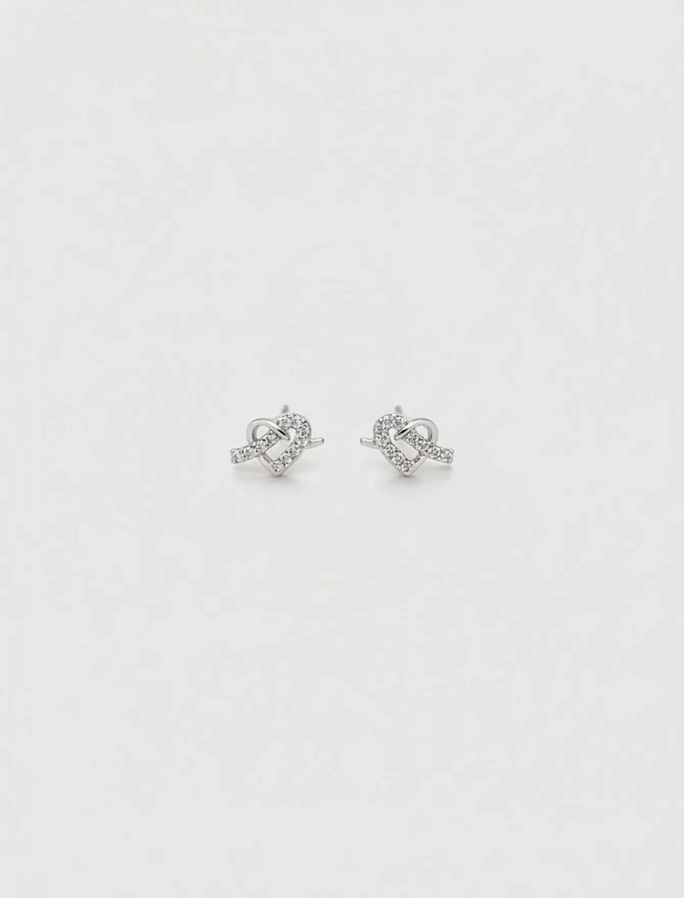 گوشواره طرح قلب گره‌ای زنانه نگین‌ دار