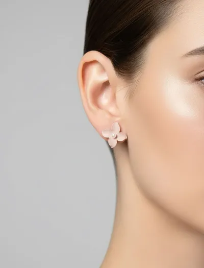 گوشواره میخی گل چهارپر مرواریدی مینیمال